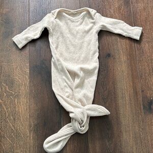 Mushie Ribbed Knotted Baby Gown